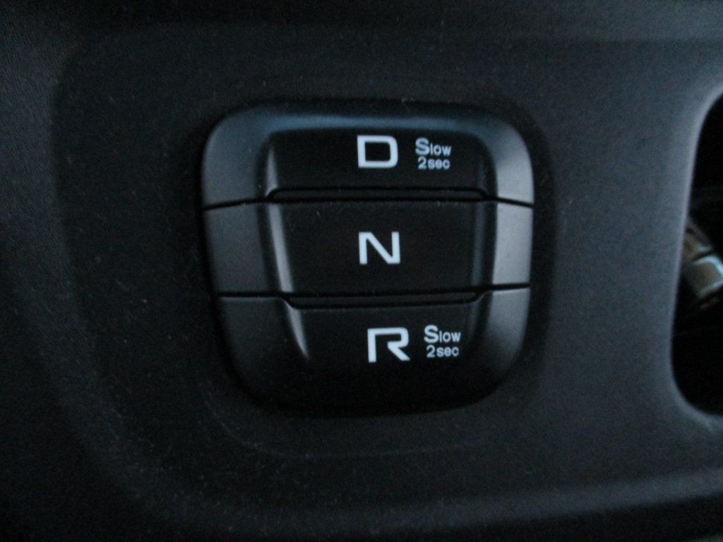 Box truck Iveco 120E25 mit LBW Iveco 120E25 mit LBW: picture 8 Box truck Iveco 120E25 mit LBW Iveco 120E25 mit LBW: picture 8