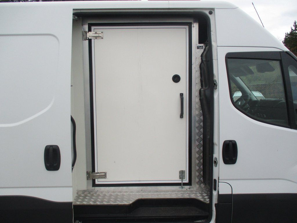 Iveco Daily 35C16 - Refrigerated van: picture 4 Iveco Daily 35C16 - Refrigerated van: picture 4
