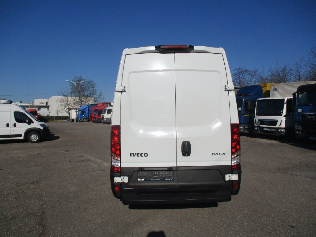 Panel van Iveco Daily 35S16: picture 6