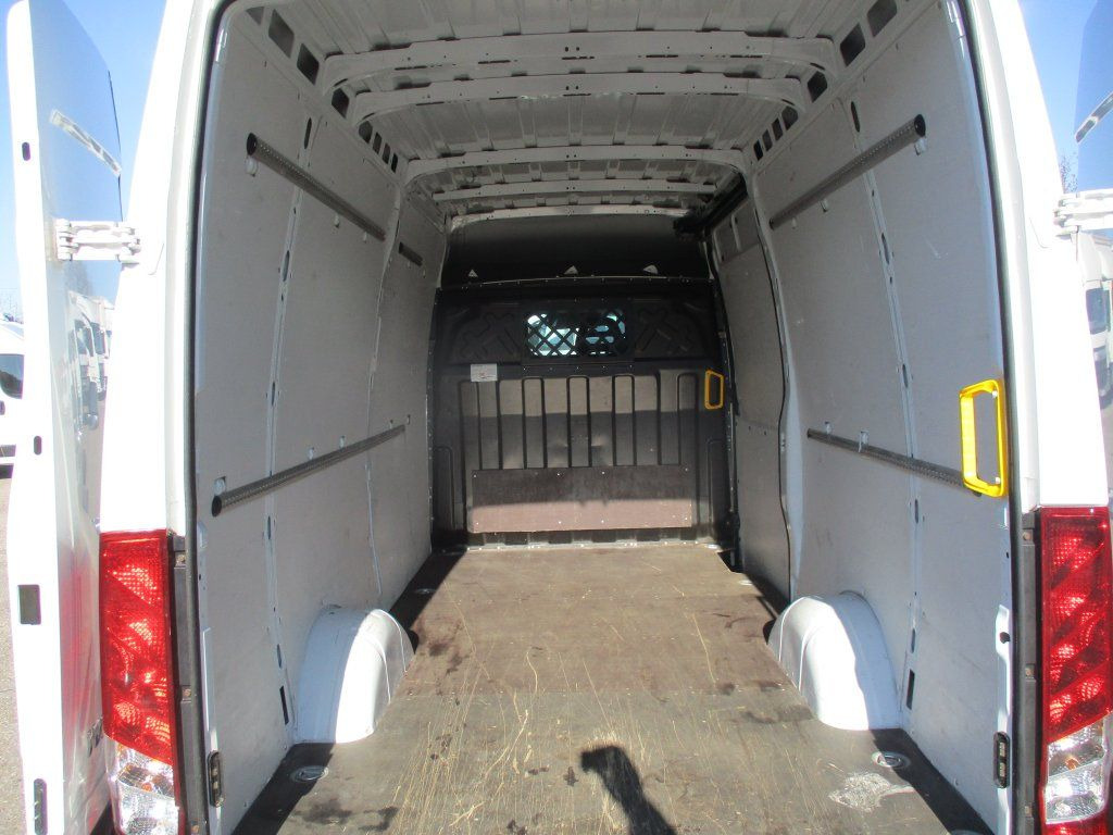 Panel van Iveco Daily 35S16: picture 8