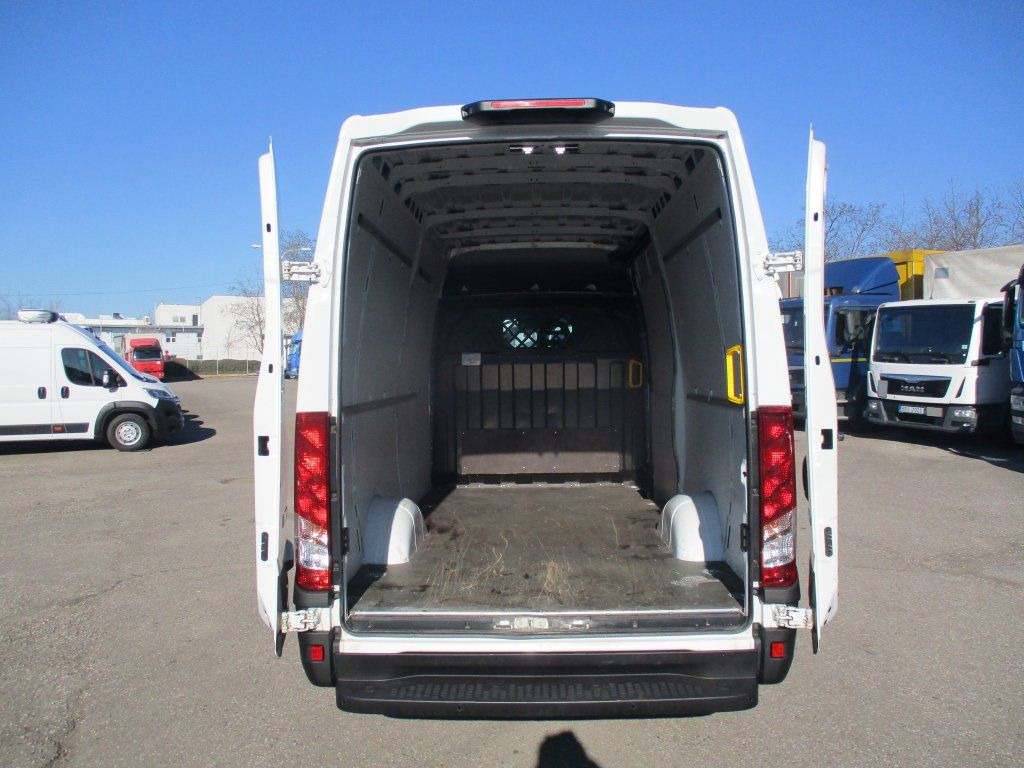 Panel van Iveco Daily 35S16: picture 7