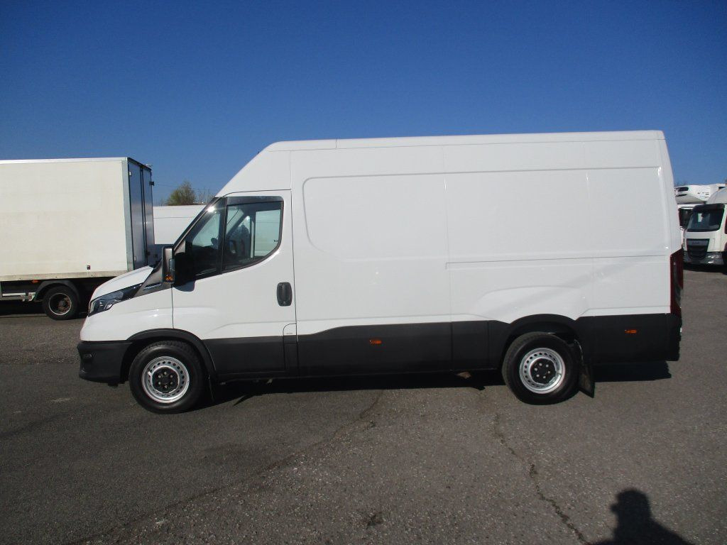 Panel van Iveco Daily 35S16: picture 10