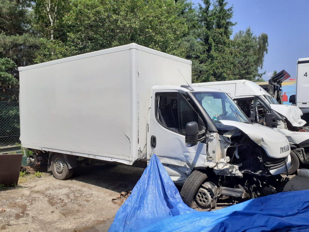 Iveco Daily 35S16 mit LBW DAMAGED - Box van: picture 2 Iveco Daily 35S16 mit LBW DAMAGED - Box van: picture 2