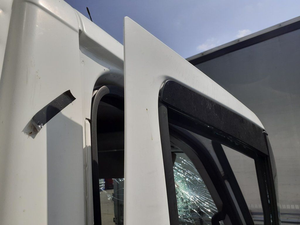 Box van Iveco Daily 35S16 mit LBW DAMAGED: picture 9