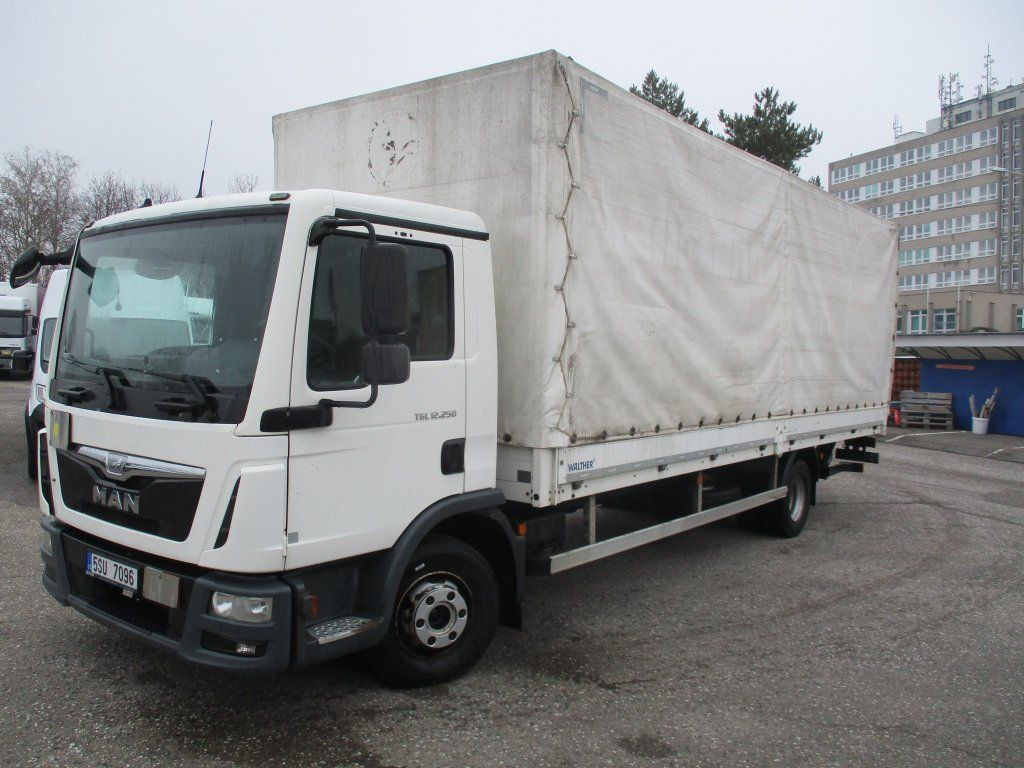 MAN TGL 12.250 - Curtainsider truck: picture 2 MAN TGL 12.250 - Curtainsider truck: picture 2