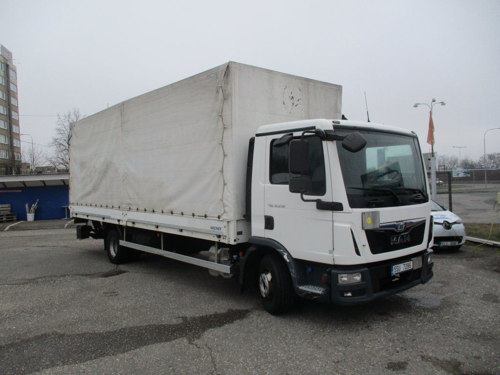 MAN TGL 12.250 - Curtainsider truck: picture 1 MAN TGL 12.250 - Curtainsider truck: picture 1