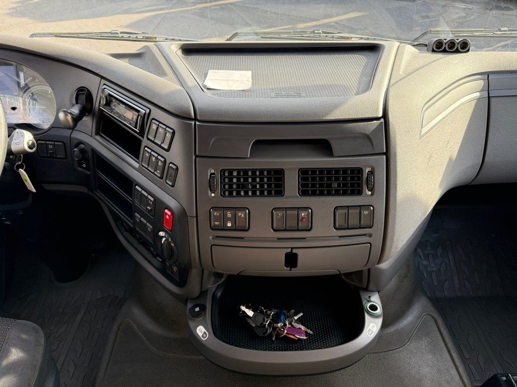 Tractor unit DAF XF460 SSC EURO 6: picture 17