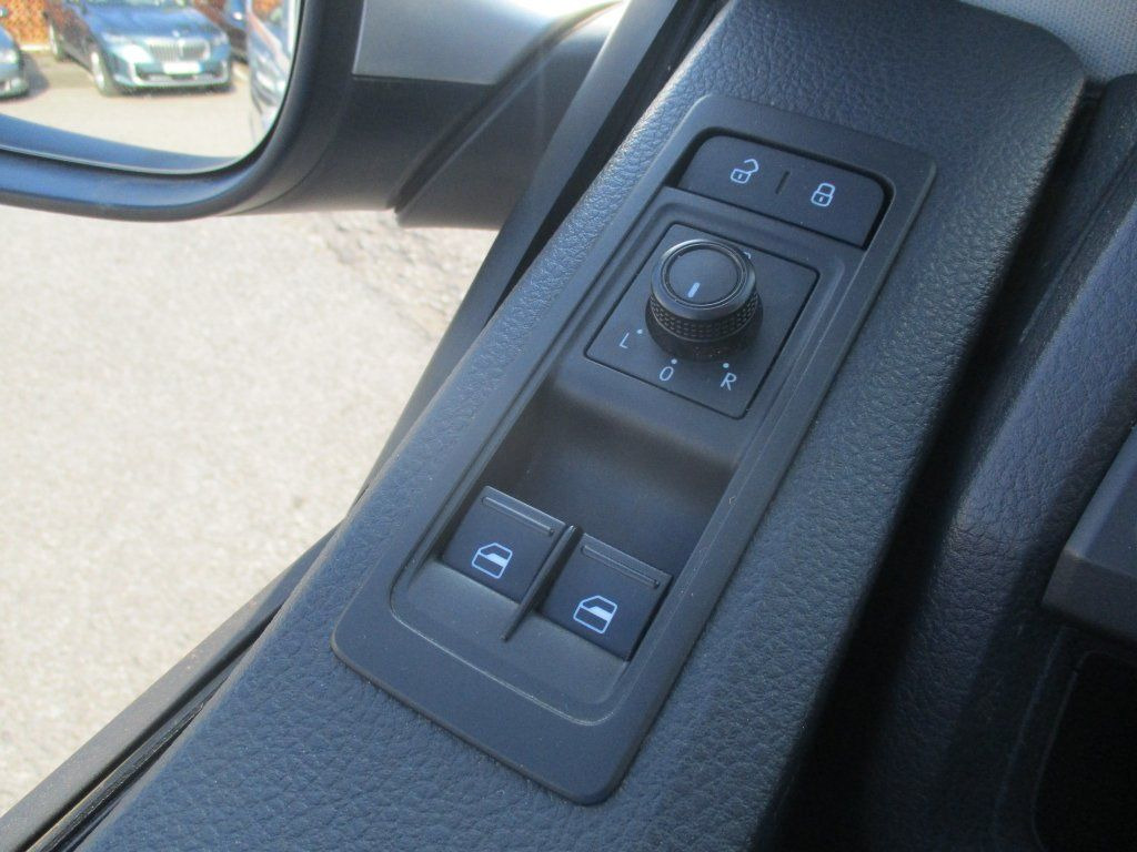 Passenger van Volkswagen T6 2.0 TDI,Navi,DSG: picture 11 Passenger van Volkswagen T6 2.0 TDI,Navi,DSG: picture 11