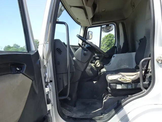 Renault Midlum 270 dxi - manual gearbox / steel suspension lames - Box truck: picture 3 Renault Midlum 270 dxi - manual gearbox / steel suspension lames - Box truck: picture 3