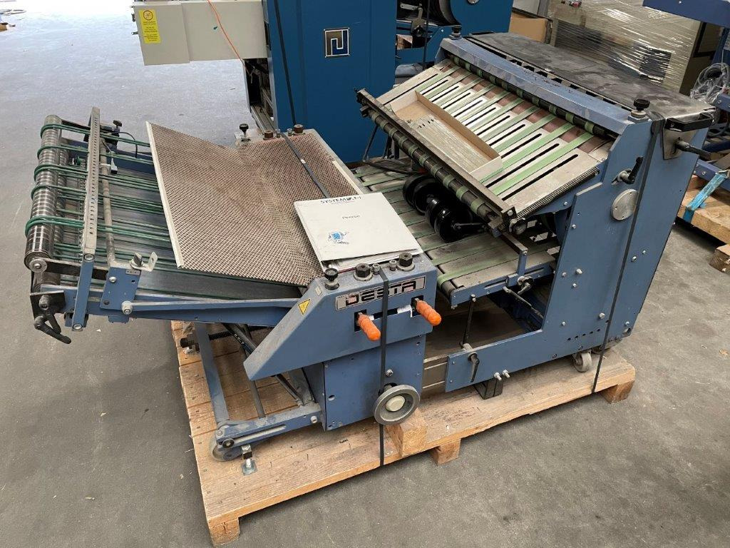DESTA BAS-FSA 700 - combinable pressing unit with vertical stack delivery from 2006 - Folding machine: picture 4 DESTA BAS-FSA 700 - combinable pressing unit with vertical stack delivery from 2006 - Folding machine: picture 4