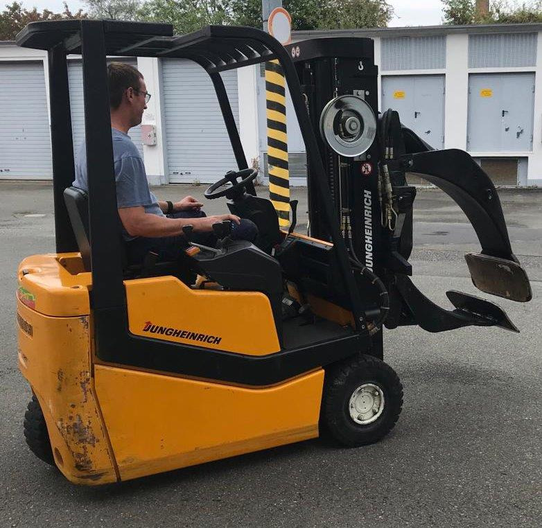 Three-wheel electric front loader Jungheinrich EFG DF 15 with duplex mast and Meyer roller clamp - Electric forklift: picture 5 Three-wheel electric front loader Jungheinrich EFG DF 15 with duplex mast and Meyer roller clamp - Electric forklift: picture 5