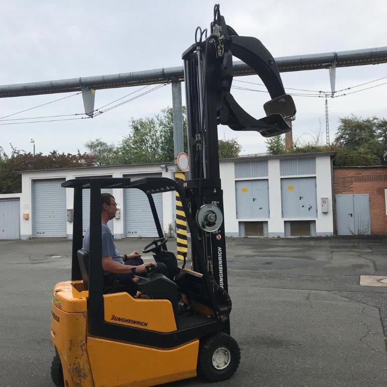 Three-wheel electric front loader Jungheinrich EFG DF 15 with duplex mast and Meyer roller clamp - Electric forklift: picture 2 Three-wheel electric front loader Jungheinrich EFG DF 15 with duplex mast and Meyer roller clamp - Electric forklift: picture 2