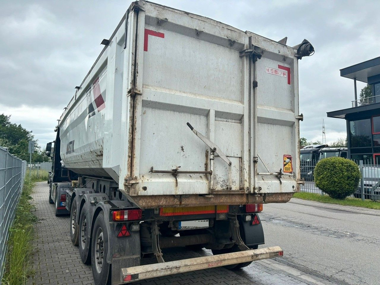 Kempf SKM 35-3 45m³/Stahl /Liftachse/Alufelgen /SAF Kempf SKM 35-3 45m³/Stahl /Liftachse/Alufelgen /SAF - Tipper semi-trailer: picture 4 Kempf SKM 35-3 45m³/Stahl /Liftachse/Alufelgen /SAF Kempf SKM 35-3 45m³/Stahl /Liftachse/Alufelgen /SAF - Tipper semi-trailer: picture 4