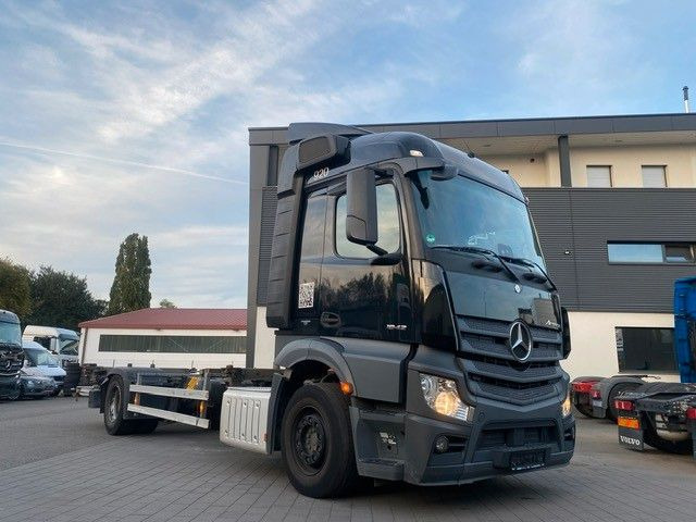 Mercedes-Benz Actros 1842 BDF LBW 1845 2x Mercedes-Benz Actros 1842 BDF LBW 1845 2x - Container transporter/ Swap body truck: picture 1 Mercedes-Benz Actros 1842 BDF LBW 1845 2x Mercedes-Benz Actros 1842 BDF LBW 1845 2x - Container transporter/ Swap body truck: picture 1