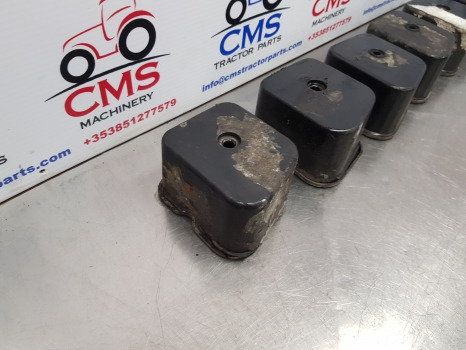 Case 5140, 5120, 5130, 5220, 5240, Engine Valve Cover Kit J928404 - Cylinder head: picture 3 Case 5140, 5120, 5130, 5220, 5240, Engine Valve Cover Kit J928404 - Cylinder head: picture 3