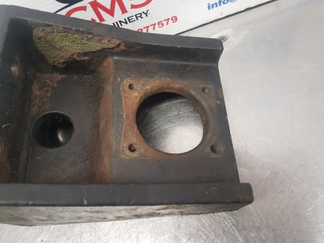 Case Maxxum 5120, 5140, 5130, 5240 Cab Front Support 1530867c1, 120205a2 - Cab suspension: picture 5 Case Maxxum 5120, 5140, 5130, 5240 Cab Front Support 1530867c1, 120205a2 - Cab suspension: picture 5
