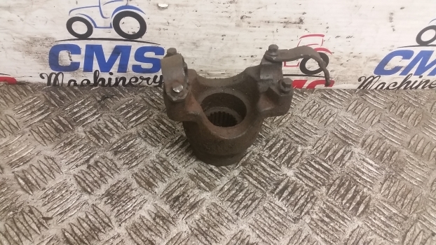 Caterpillar Th 406, 407, 336, 337 Rear Axle Pinion Flange 320-8554 - Rear axle for Telescopic handler: picture 1 Caterpillar Th 406, 407, 336, 337 Rear Axle Pinion Flange 320-8554 - Rear axle for Telescopic handler: picture 1
