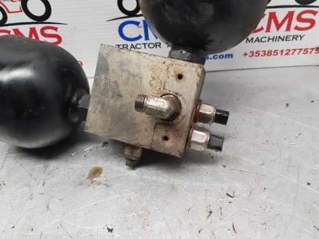 Claas Arion 500, 600 Series 640 Brake Valve, Safety Block 0021603450, 0021603451 - Brake valve for Farm tractor: picture 2 Claas Arion 500, 600 Series 640 Brake Valve, Safety Block 0021603450, 0021603451 - Brake valve for Farm tractor: picture 2