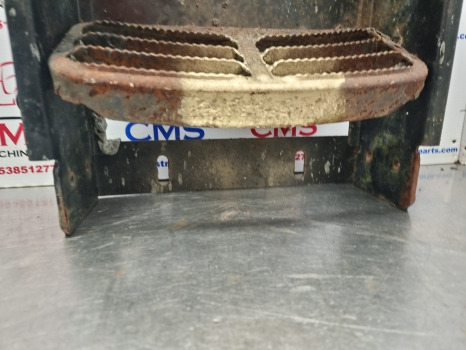 Claas Arion 600, 640, 500, 600 Foot Step Lhs 0012609203, 0012609204 - Footstep: picture 4 Claas Arion 600, 640, 500, 600 Foot Step Lhs 0012609203, 0012609204 - Footstep: picture 4