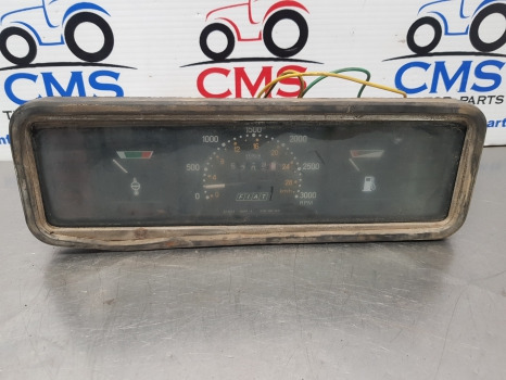 Fiat 66, 90, 93 Series 90-90, 100-90 Instrument Cluster Clock 5112082, 5112078 - Electrical system: picture 2 Fiat 66, 90, 93 Series 90-90, 100-90 Instrument Cluster Clock 5112082, 5112078 - Electrical system: picture 2