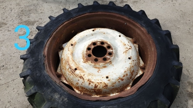 Ford 13.6 R36 Wheel 8 Stud - Wheel and tire package for Farm tractor: picture 3 Ford 13.6 R36 Wheel 8 Stud - Wheel and tire package for Farm tractor: picture 3