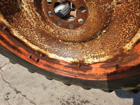 Ford 13.6 R38 Wheel - Wheel and tire package for Farm tractor: picture 3 Ford 13.6 R38 Wheel - Wheel and tire package for Farm tractor: picture 3