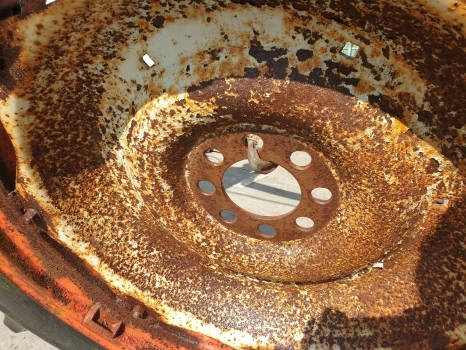 Ford 13.6 R38 Wheel - Wheel and tire package for Farm tractor: picture 2 Ford 13.6 R38 Wheel - Wheel and tire package for Farm tractor: picture 2