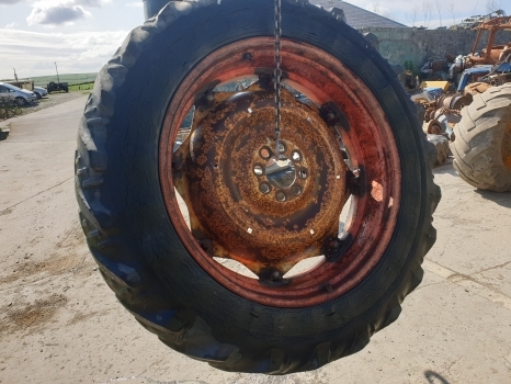 Ford 13.6 R38 Wheel - Wheel and tire package for Farm tractor: picture 4 Ford 13.6 R38 Wheel - Wheel and tire package for Farm tractor: picture 4
