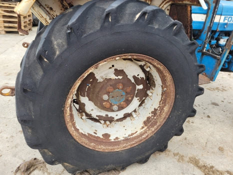 Ford 2600, 3600, 4600, 4000 Rear Wheel Rim And Tyre 16.9 R30 - Wheel and tire package: picture 1 Ford 2600, 3600, 4600, 4000 Rear Wheel Rim And Tyre 16.9 R30 - Wheel and tire package: picture 1
