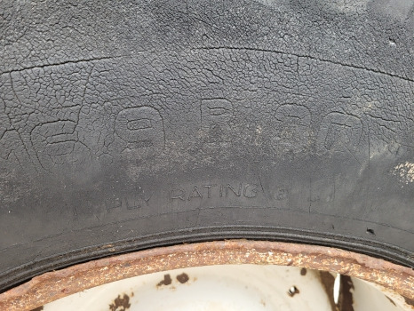 Ford 2600, 3600, 4600, 4000 Rear Wheel Rim And Tyre 16.9 R30 - Wheel and tire package: picture 2 Ford 2600, 3600, 4600, 4000 Rear Wheel Rim And Tyre 16.9 R30 - Wheel and tire package: picture 2