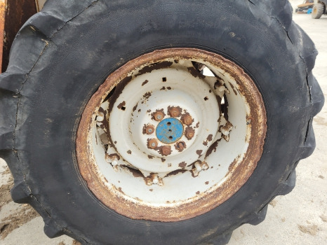 Ford 2600, 3600, 4600, 4000 Rear Wheel Rim And Tyre 16.9 R30 - Wheel and tire package: picture 3 Ford 2600, 3600, 4600, 4000 Rear Wheel Rim And Tyre 16.9 R30 - Wheel and tire package: picture 3