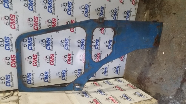 Ford 4000, 4600, 5600 2 Cab Door Right 81834249 - Door and parts for Farm tractor: picture 1 Ford 4000, 4600, 5600 2 Cab Door Right 81834249 - Door and parts for Farm tractor: picture 1