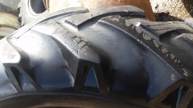 Ford 4000 Rear Wheel And Tyre 12.4/11-32. Please Check By Description - Wheel and tire package for Farm tractor: picture 3 Ford 4000 Rear Wheel And Tyre 12.4/11-32. Please Check By Description - Wheel and tire package for Farm tractor: picture 3