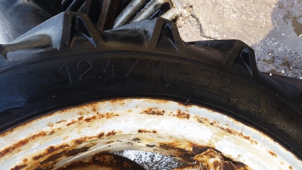 Ford 4000 Rear Wheel And Tyre 12.4/11-32. Please Check By Description - Wheel and tire package for Farm tractor: picture 2 Ford 4000 Rear Wheel And Tyre 12.4/11-32. Please Check By Description - Wheel and tire package for Farm tractor: picture 2
