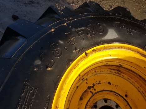 Ford 4550 Rear Wheel Rim And Tyre 18.4-26, 1 Inch Grip, 6 Inches Centre Hole - Wheel and tire package for Farm tractor: picture 2 Ford 4550 Rear Wheel Rim And Tyre 18.4-26, 1 Inch Grip, 6 Inches Centre Hole - Wheel and tire package for Farm tractor: picture 2