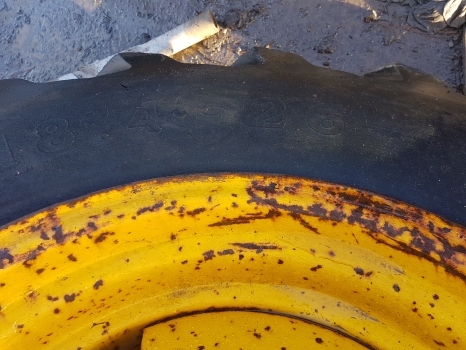 Ford 4550 Rear Wheel Rim And Tyre 18.4-26, 5% Grip, 6 Inches Centre Hole - Wheel and tire package for Farm tractor: picture 3 Ford 4550 Rear Wheel Rim And Tyre 18.4-26, 5% Grip, 6 Inches Centre Hole - Wheel and tire package for Farm tractor: picture 3