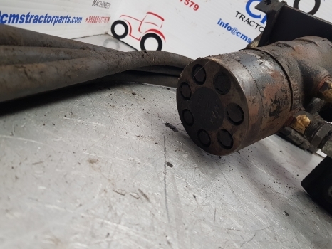 Ford 555, 7910, 8210 Orbital Steering Motor Valve Assy 86604767, 86585452 - Steering for Farm tractor: picture 4 Ford 555, 7910, 8210 Orbital Steering Motor Valve Assy 86604767, 86585452 - Steering for Farm tractor: picture 4