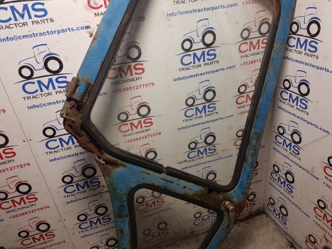 Ford 7600, 7710, 6600 Tw10, Tw20 Q Cab Door Right Assembly D8nn9420124bc - Door and parts for Farm tractor: picture 3 Ford 7600, 7710, 6600 Tw10, Tw20 Q Cab Door Right Assembly D8nn9420124bc - Door and parts for Farm tractor: picture 3