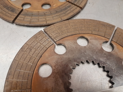 Ford 8430 10, 600, 40,ts Series, Brake Discs Kit E9nn2a097ba, E9nn2n315cb - Brake disc for Farm tractor: picture 4 Ford 8430 10, 600, 40,ts Series, Brake Discs Kit E9nn2a097ba, E9nn2n315cb - Brake disc for Farm tractor: picture 4