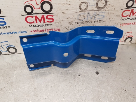 Ford Q, Sq Cab, 10, Tw, 30, 600 Series Cab Mudguard Bracket Support D5nn16n318a - Fender: picture 5 Ford Q, Sq Cab, 10, Tw, 30, 600 Series Cab Mudguard Bracket Support D5nn16n318a - Fender: picture 5