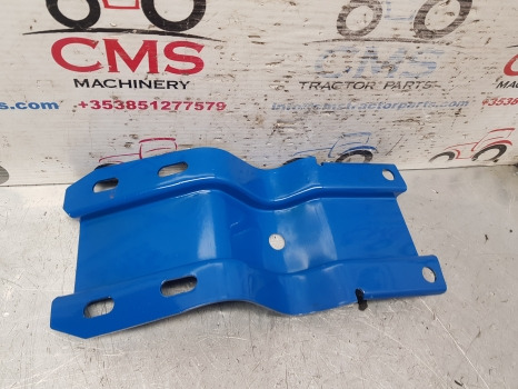 Ford Q, Sq Cab, 10, Tw, 30, 600 Series Cab Mudguard Bracket Support D5nn16n318a - Fender: picture 2 Ford Q, Sq Cab, 10, Tw, 30, 600 Series Cab Mudguard Bracket Support D5nn16n318a - Fender: picture 2
