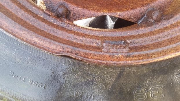 Ford Rear Wheel And Tyre 16.9-38. Please Check By The Photos. - Wheel and tire package for Farm tractor: picture 2 Ford Rear Wheel And Tyre 16.9-38. Please Check By The Photos. - Wheel and tire package for Farm tractor: picture 2