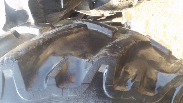 Ford Rear Wheel And Tyre 16.9-38. Please Check By The Photos. - Wheel and tire package for Farm tractor: picture 5 Ford Rear Wheel And Tyre 16.9-38. Please Check By The Photos. - Wheel and tire package for Farm tractor: picture 5