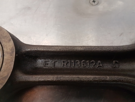 John Deere 2140, 2040, 2650, 2850 Engine Con Rod Re42733, R80032, R113612 - Connecting rod for Farm tractor: picture 3 John Deere 2140, 2040, 2650, 2850 Engine Con Rod Re42733, R80032, R113612 - Connecting rod for Farm tractor: picture 3