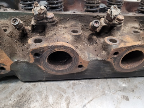 John Deere 6600, 6506, 6800, 6900 Engine Cylinder Head R112747, Re48617 - Cylinder head: picture 5 John Deere 6600, 6506, 6800, 6900 Engine Cylinder Head R112747, Re48617 - Cylinder head: picture 5