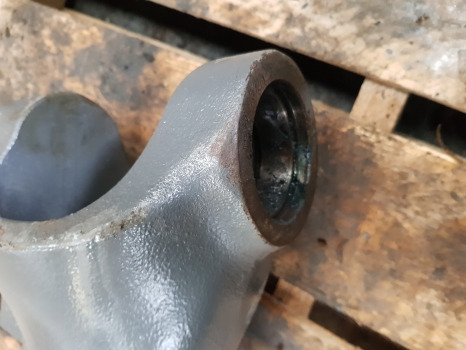 Massey Ferguson 5612, 5713 Front Axle Casting Rhs 730.01.114.65, 7300181405 - Front axle for Farm tractor: picture 4 Massey Ferguson 5612, 5713 Front Axle Casting Rhs 730.01.114.65, 7300181405 - Front axle for Farm tractor: picture 4
