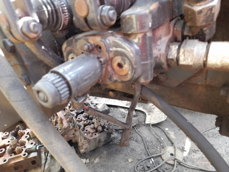 Massey Ferguson 6160, Fiaf F Valtra 6400 Hydraulic Lift Control Valve V31287110 - Hydraulics: picture 3 Massey Ferguson 6160, Fiaf F Valtra 6400 Hydraulic Lift Control Valve V31287110 - Hydraulics: picture 3