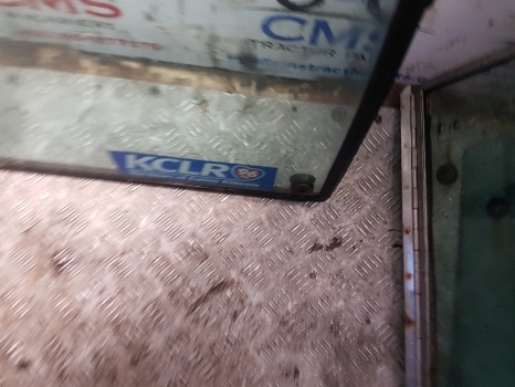 Massey Ferguson 690, 665, 698, 699 Cab Front Glass Windscreen Tg1246 - Windscreen for Farm tractor: picture 4 Massey Ferguson 690, 665, 698, 699 Cab Front Glass Windscreen Tg1246 - Windscreen for Farm tractor: picture 4