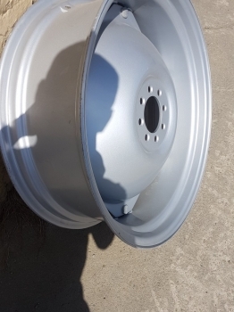 Massey Ferguson, Fordson, Ford, David Brown Rear Wheel Assembly W10x28 - Rim for Farm tractor: picture 4 Massey Ferguson, Fordson, Ford, David Brown Rear Wheel Assembly W10x28 - Rim for Farm tractor: picture 4