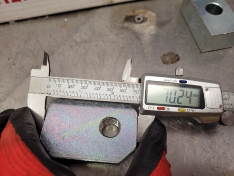 New Holland Case Tm, Mxm, T6, T7, Tsa, T7000, Maxxum, Puma Fan Weight Lock Plate Kit 82012443 - Counterweight: picture 5 New Holland Case Tm, Mxm, T6, T7, Tsa, T7000, Maxxum, Puma Fan Weight Lock Plate Kit 82012443 - Counterweight: picture 5